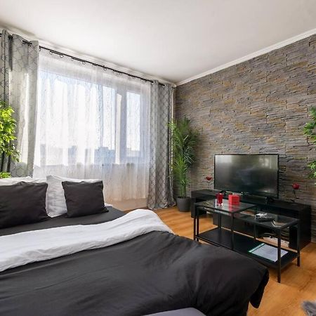 Spacious And Bright Flat Between Airport & Center Appartement Boedapest Buitenkant foto