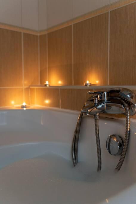 Spacious And Bright Flat Between Airport & Center Appartement Boedapest Buitenkant foto
