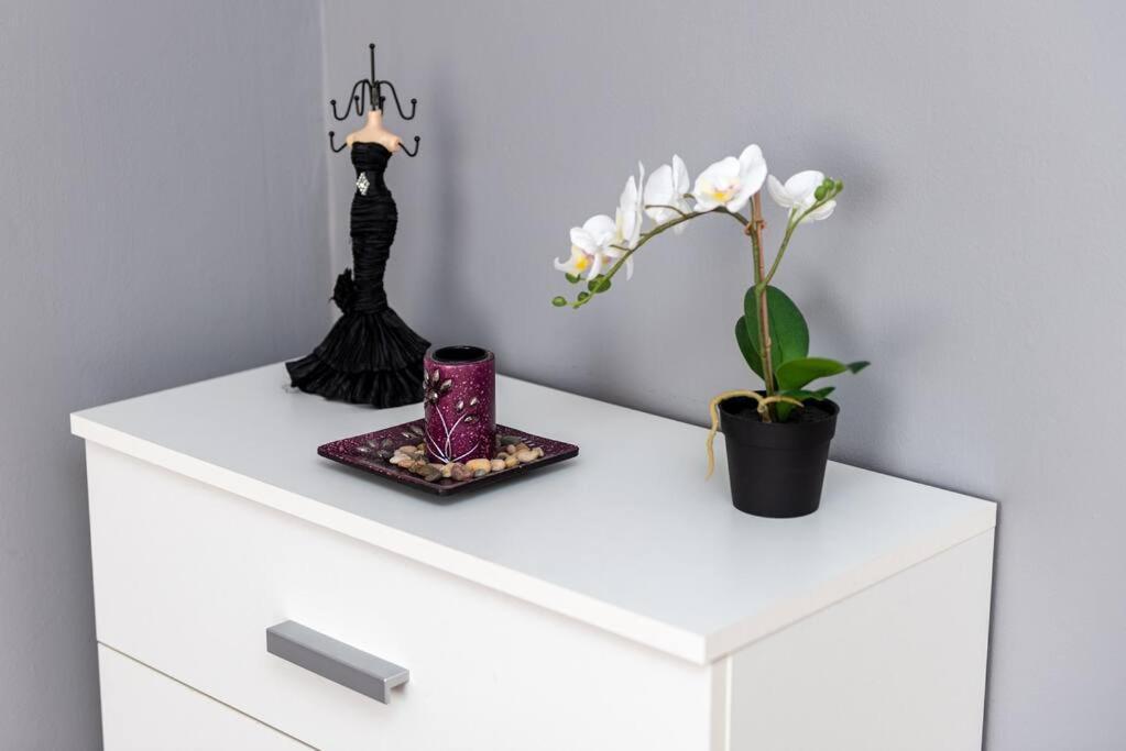 Spacious And Bright Flat Between Airport & Center Appartement Boedapest Buitenkant foto