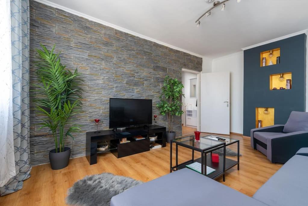 Spacious And Bright Flat Between Airport & Center Appartement Boedapest Buitenkant foto